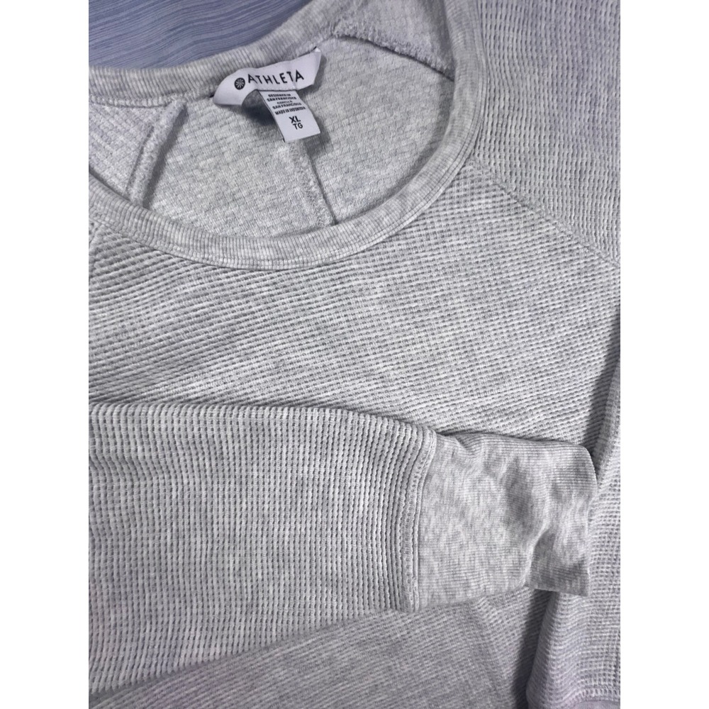 Athleta Gray Waffle Knit Pullover Sweatshirt XL Thumbholes High-Low Hem Raglan
